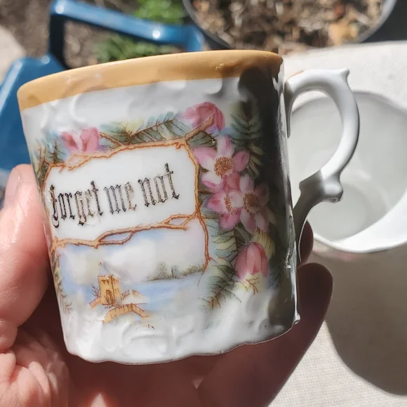 Royal Albert Gold and Floral Teacup Set - Picture 7 of 13